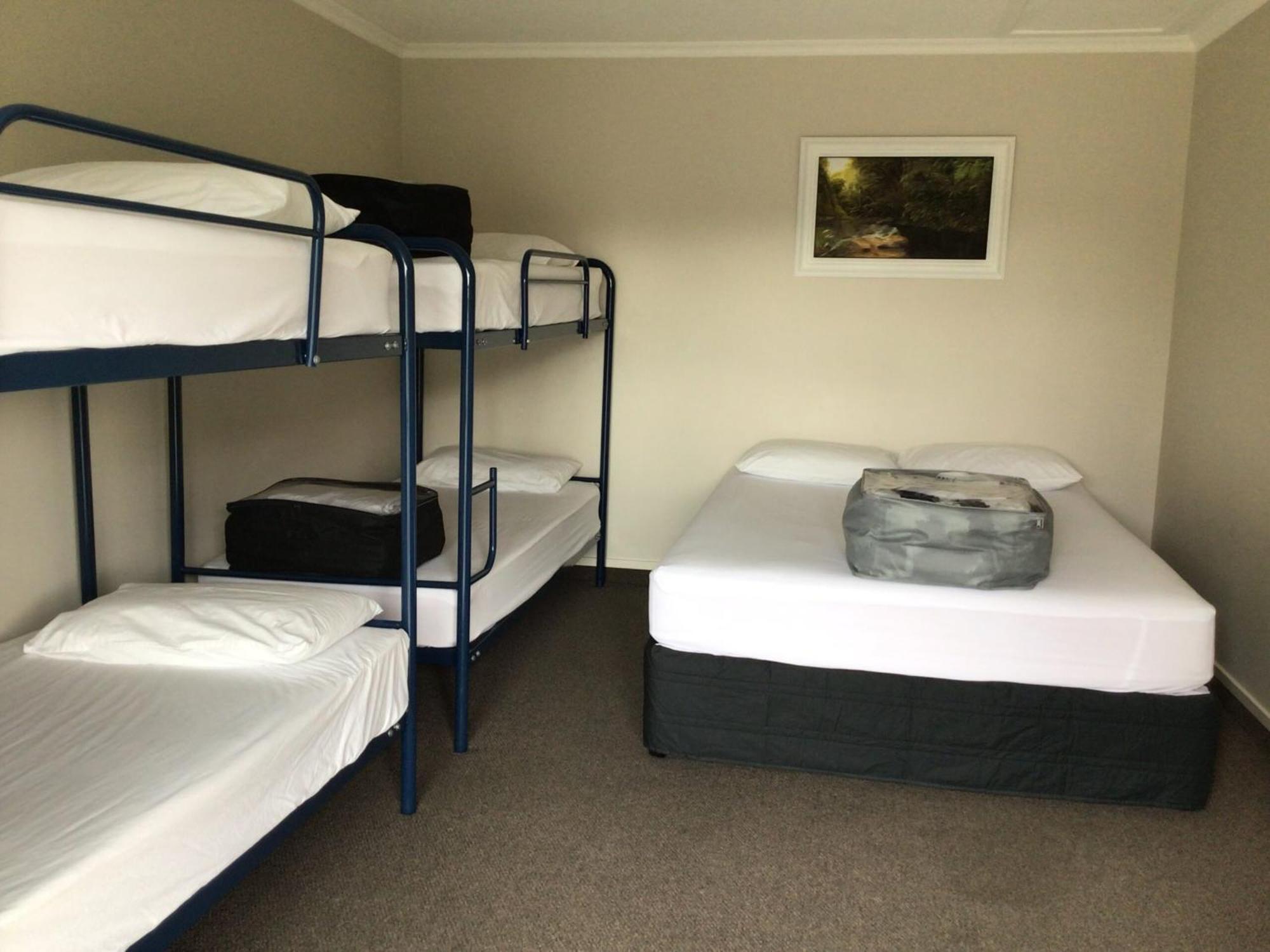 Fiordland Great Views Holiday Park Те-Анау Экстерьер фото