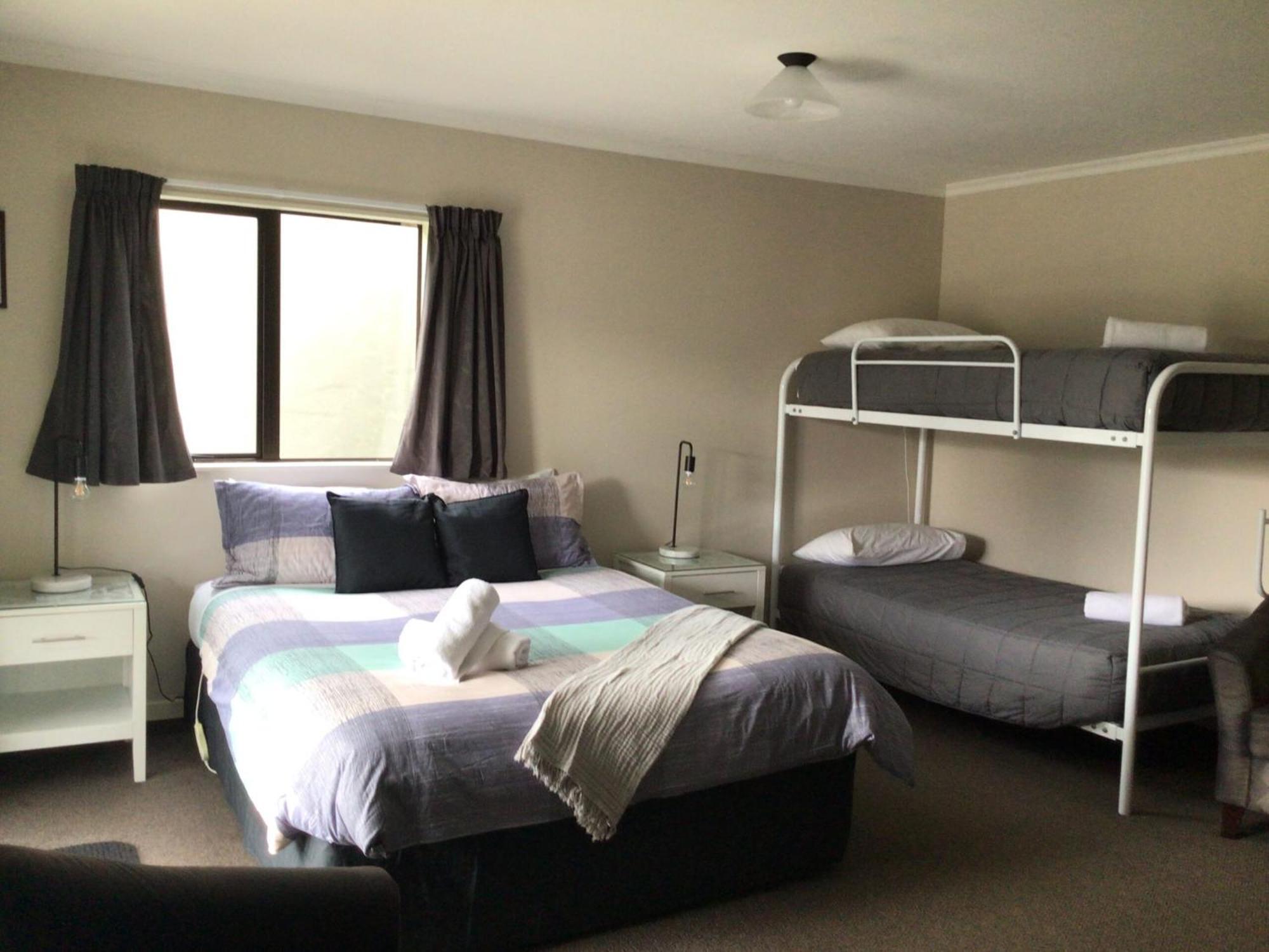 Fiordland Great Views Holiday Park Те-Анау Экстерьер фото