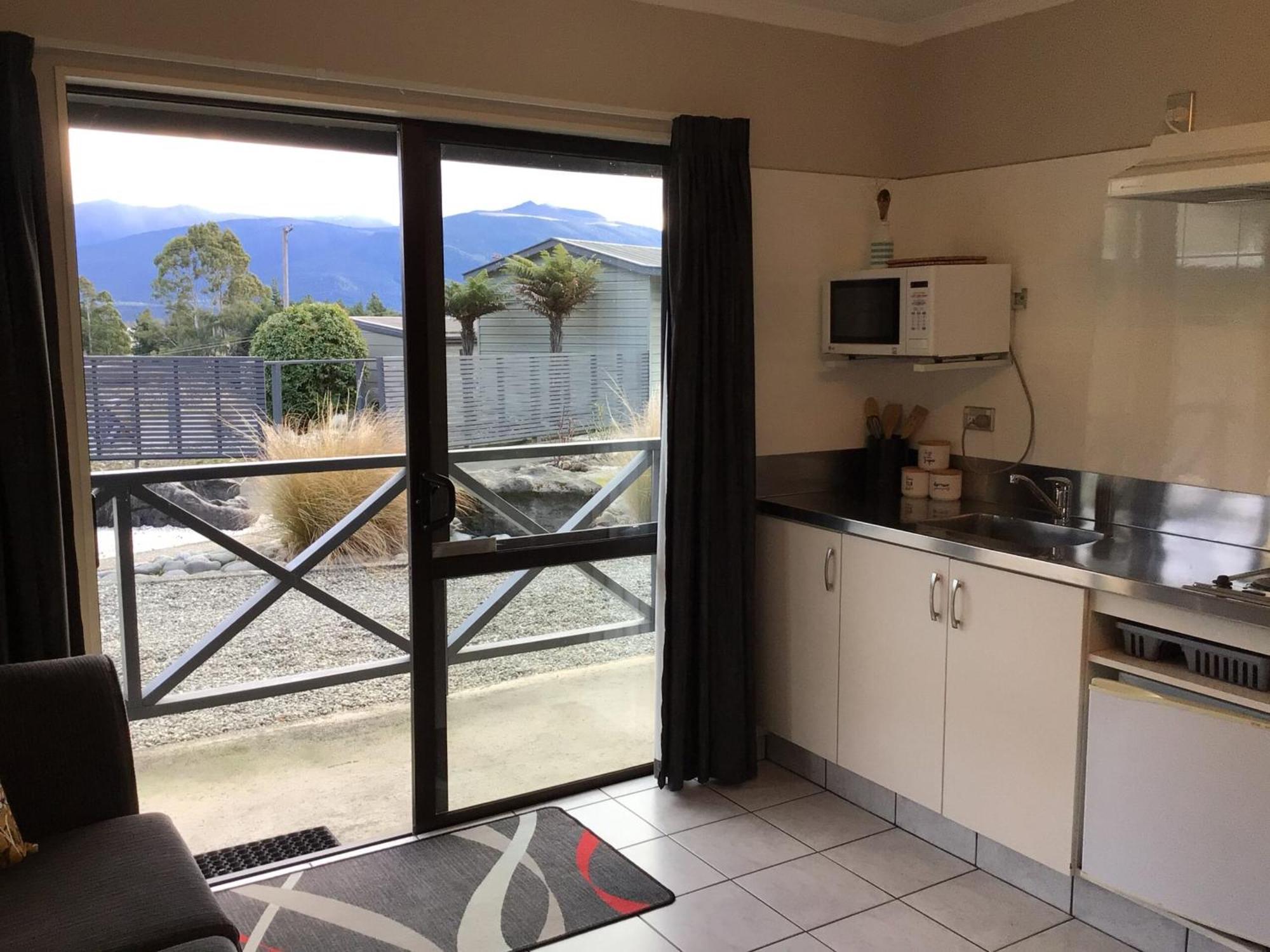 Fiordland Great Views Holiday Park Те-Анау Экстерьер фото